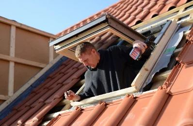 Pose de fenêtres de toit Velux à Labets-Biscay